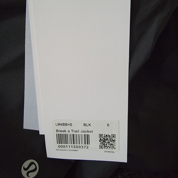 SOLD** Lululemon Break a Trail Jacket - 6 - Picture 13 of 15